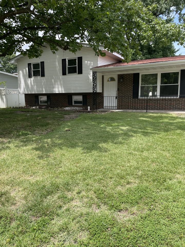 105 Chateau Dr - Photo 2 of 23