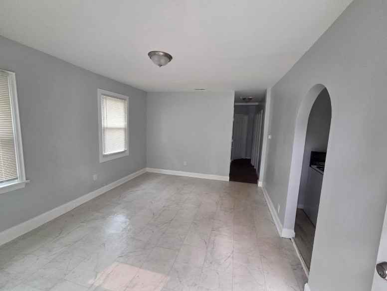 16541 W Parkway St - Photo 2 of 10