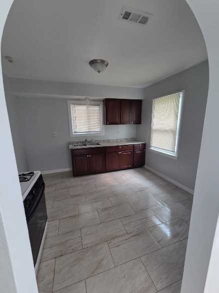 16541 W Parkway St - Photo 4 of 10