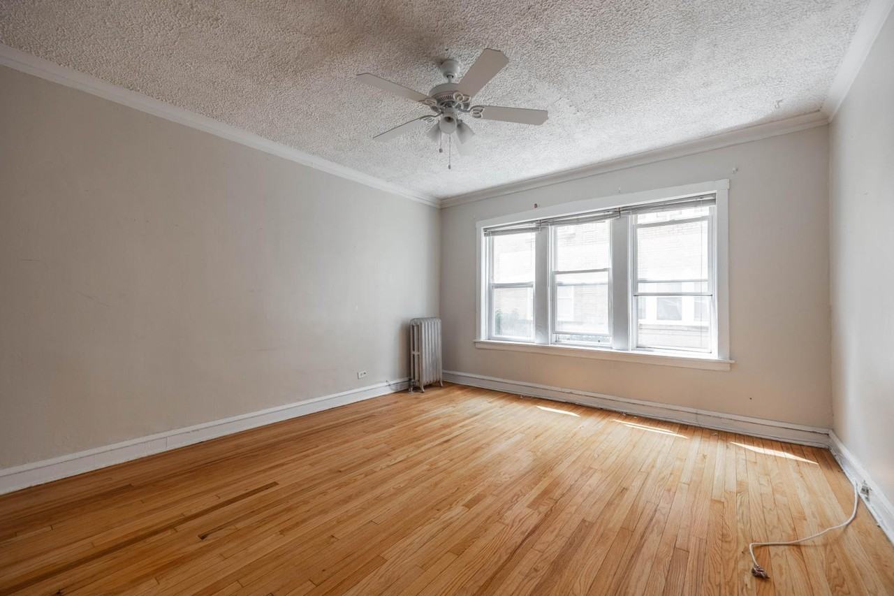 4047 N Mozart St #1E - Photo 2 of 11