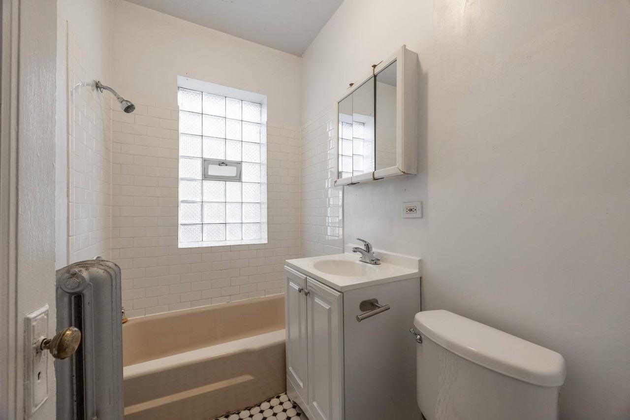 4047 N Mozart St #1E - Photo 5 of 11