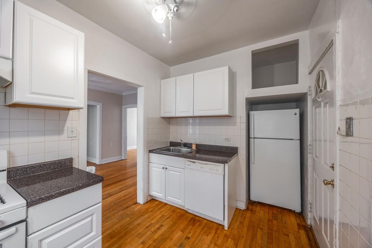 4047 N Mozart St #1E - Photo 7 of 11