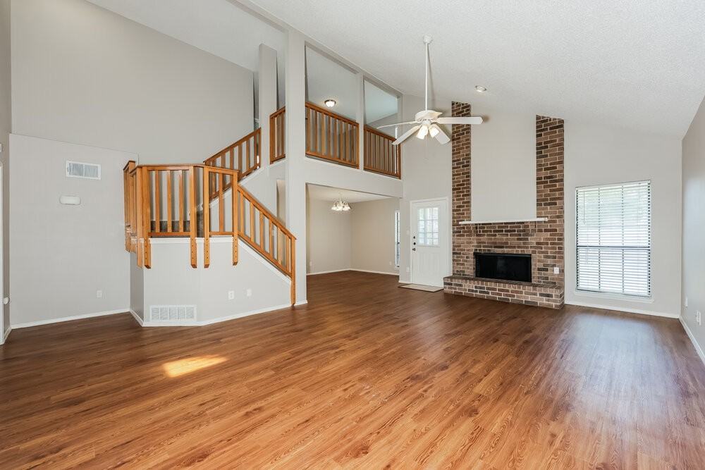 423 Barton Dr - Photo 5 of 17