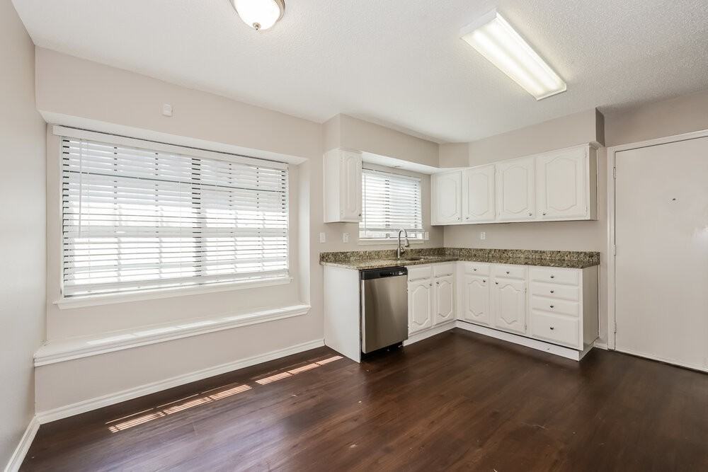 423 Barton Dr - Photo 7 of 17