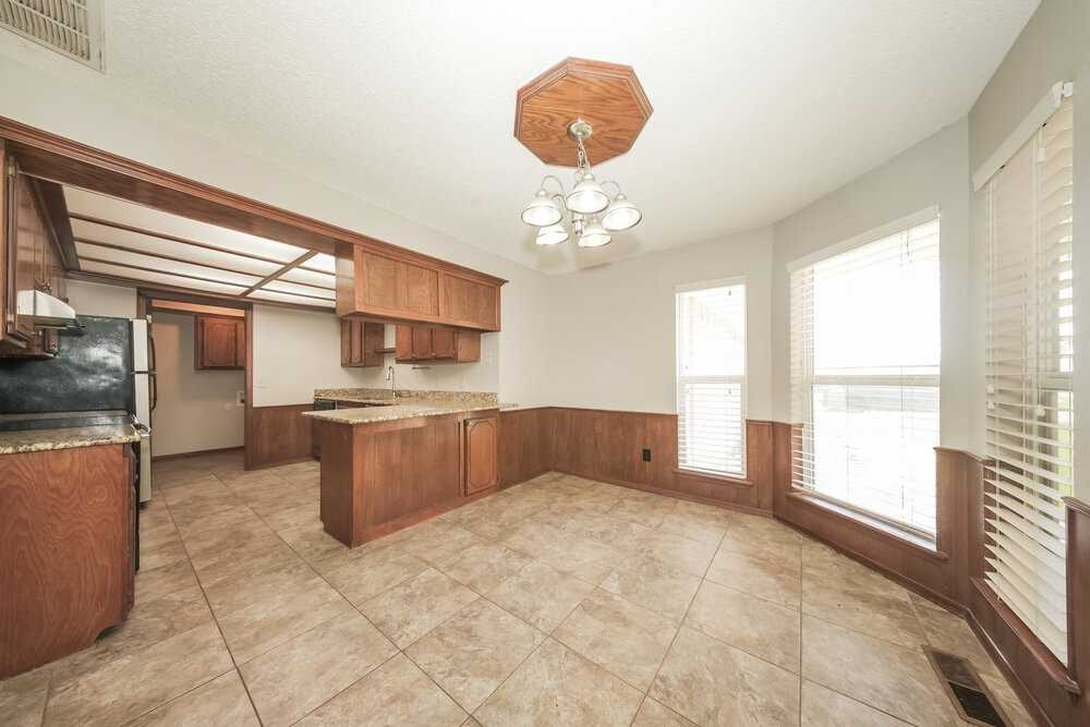 12913 S Drexel Ave - Photo 6 of 16