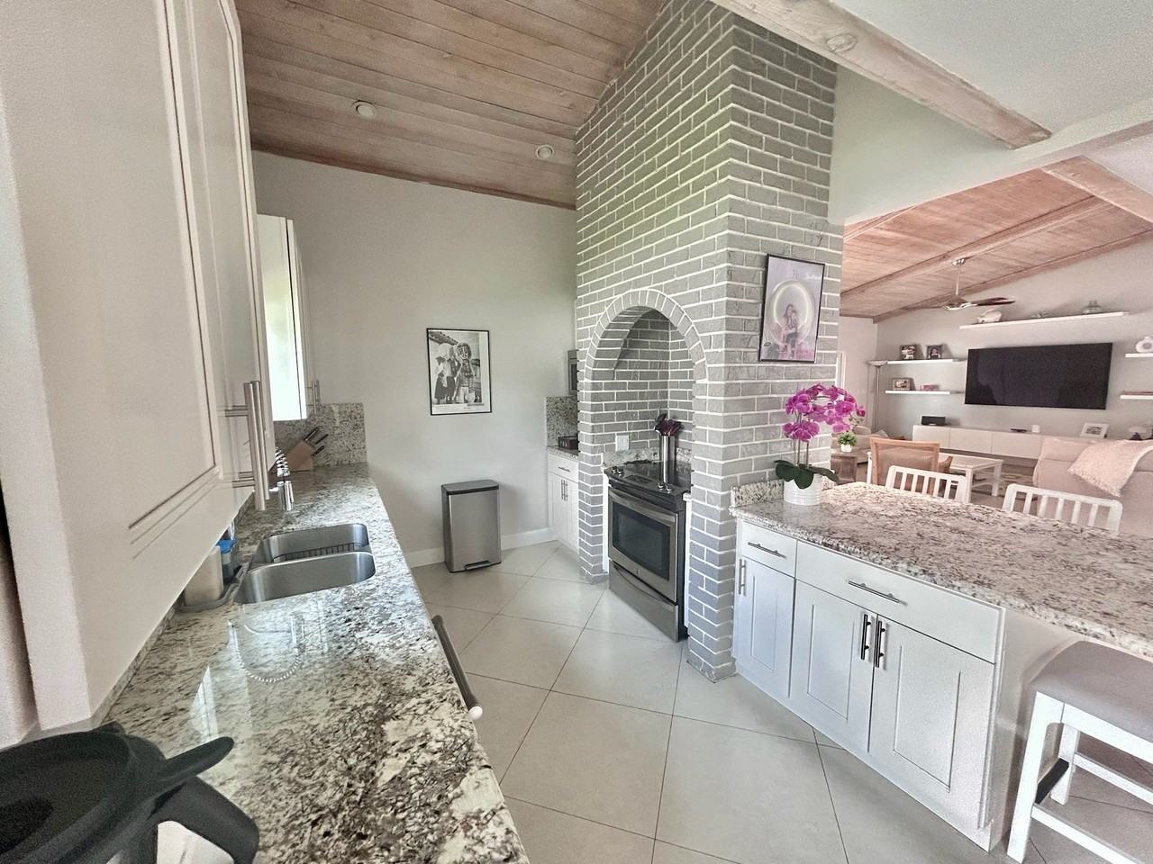 7851 Nw 5th Pl #NA - Photo 5 of 20