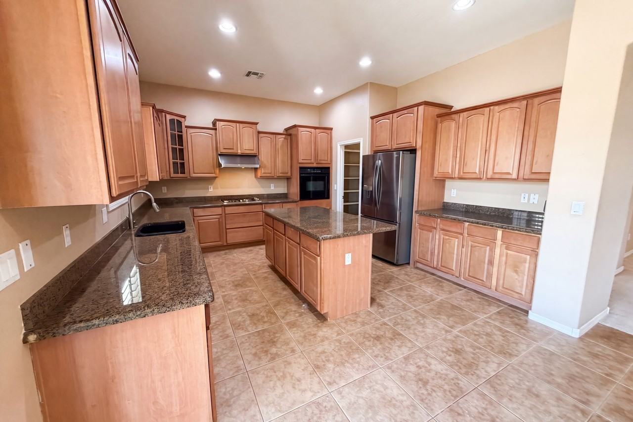 3081 E Powell Way #NA - Photo 3 of 20