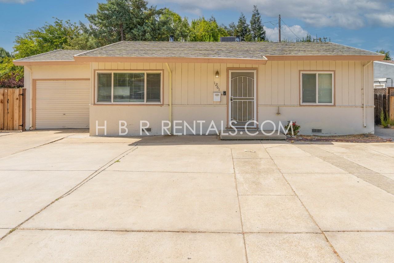 1261 N Tracy Blvd - Photo 2 of 24