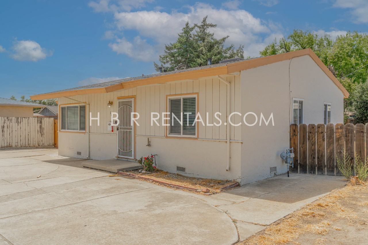 1261 N Tracy Blvd - Photo 3 of 24