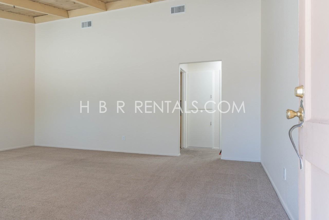 1261 N Tracy Blvd - Photo 5 of 24