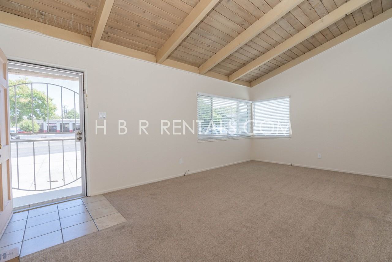 1261 N Tracy Blvd - Photo 6 of 24