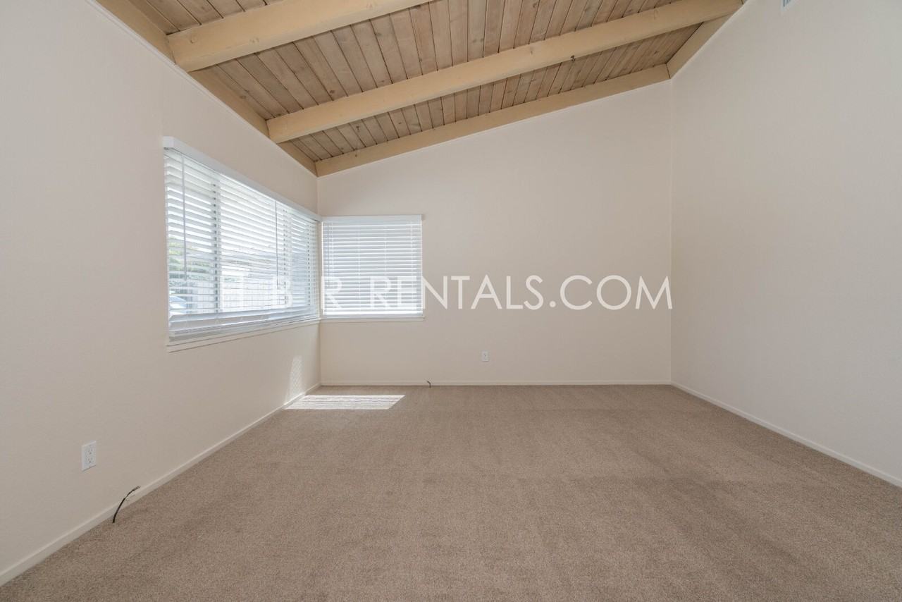 1261 N Tracy Blvd - Photo 7 of 24