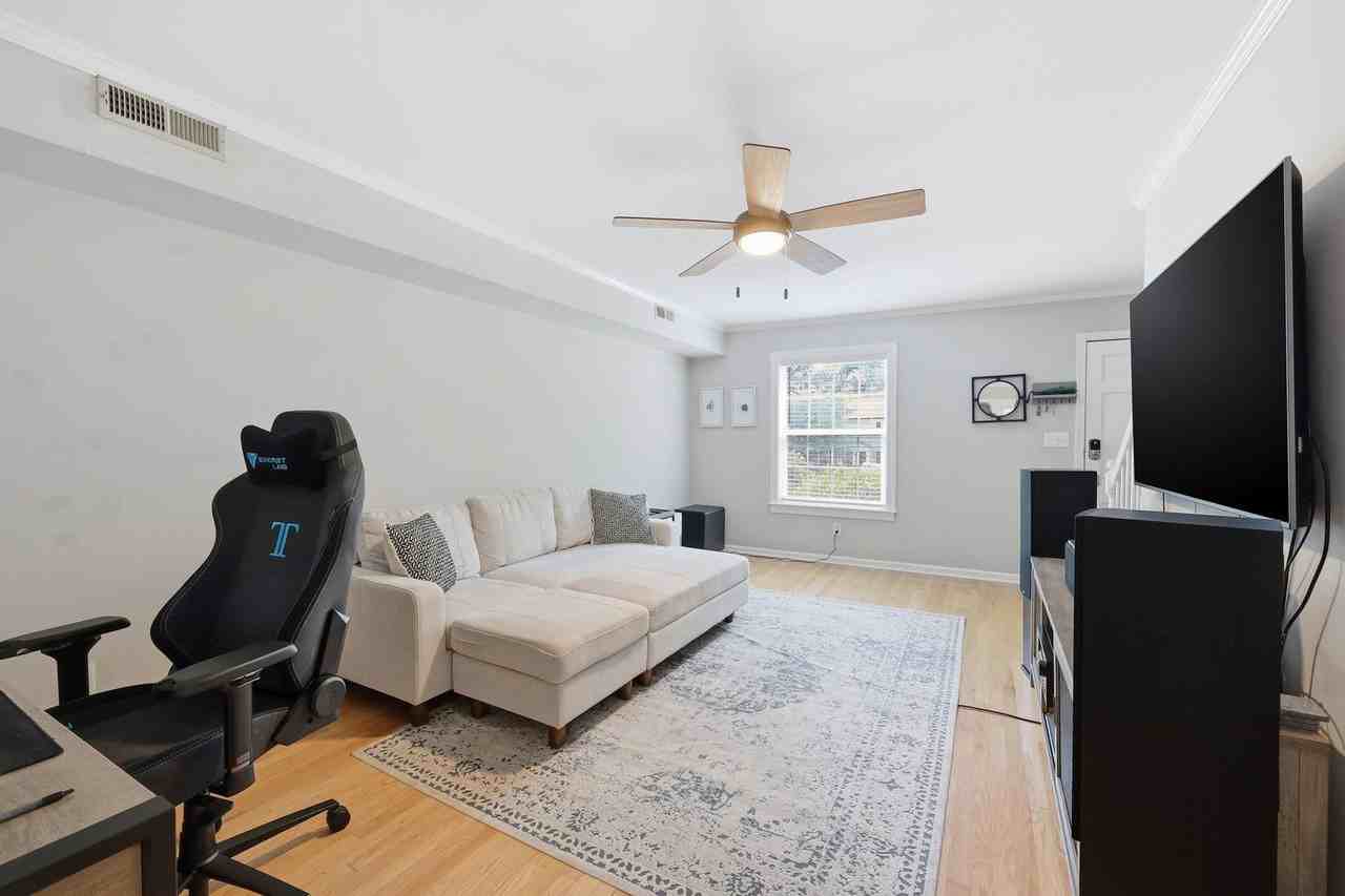 3733 Yorktown Pl - Photo 4 of 27