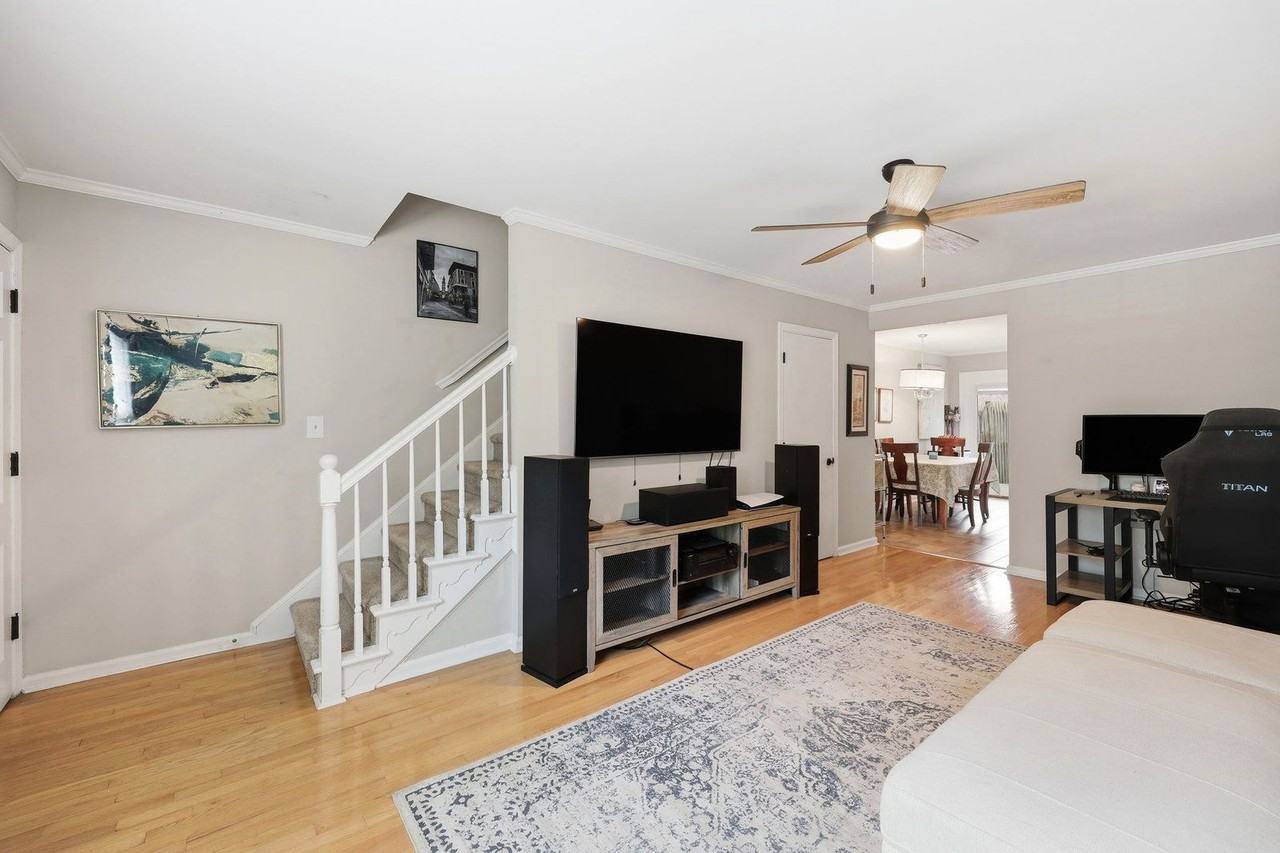 3733 Yorktown Pl - Photo 6 of 27