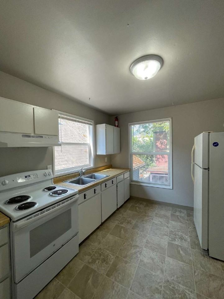 2456 Nw Vaughn St #4 - Photo 3 of 11