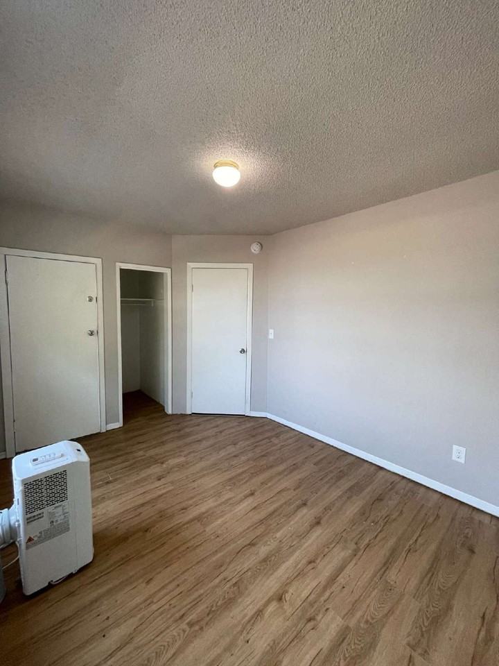 2456 Nw Vaughn St #4 - Photo 5 of 11