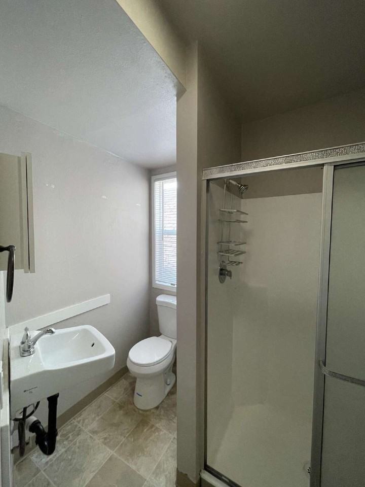 2456 Nw Vaughn St #4 - Photo 6 of 11