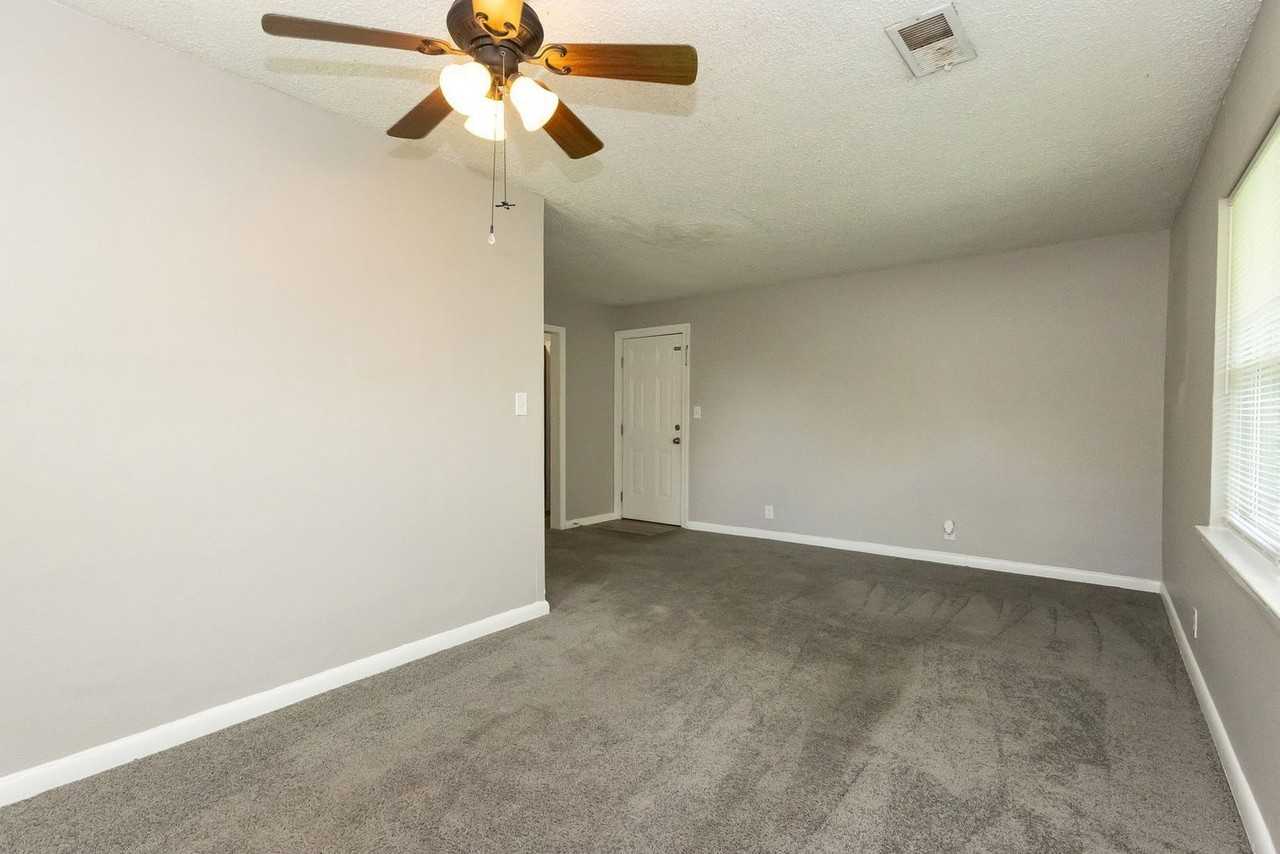 305 Sunrise Ln #C - Photo 5 of 13