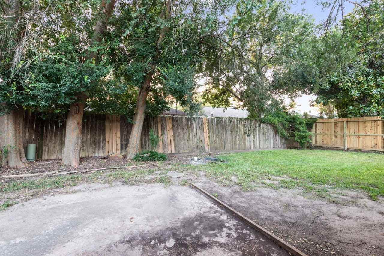2411 Cypressvine Dr - Photo 2 of 19