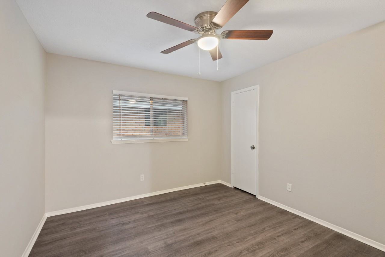 2411 Cypressvine Dr - Photo 3 of 19