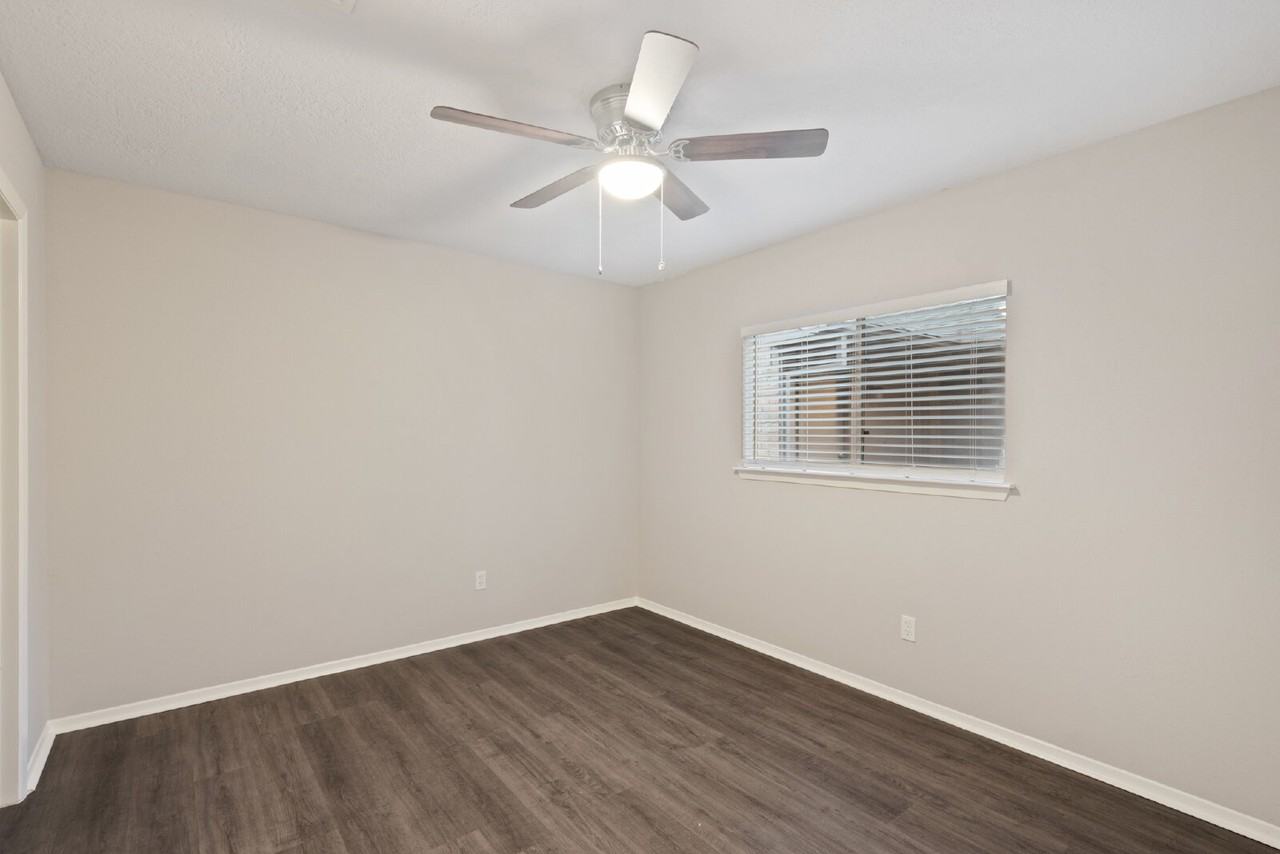 2411 Cypressvine Dr - Photo 4 of 19