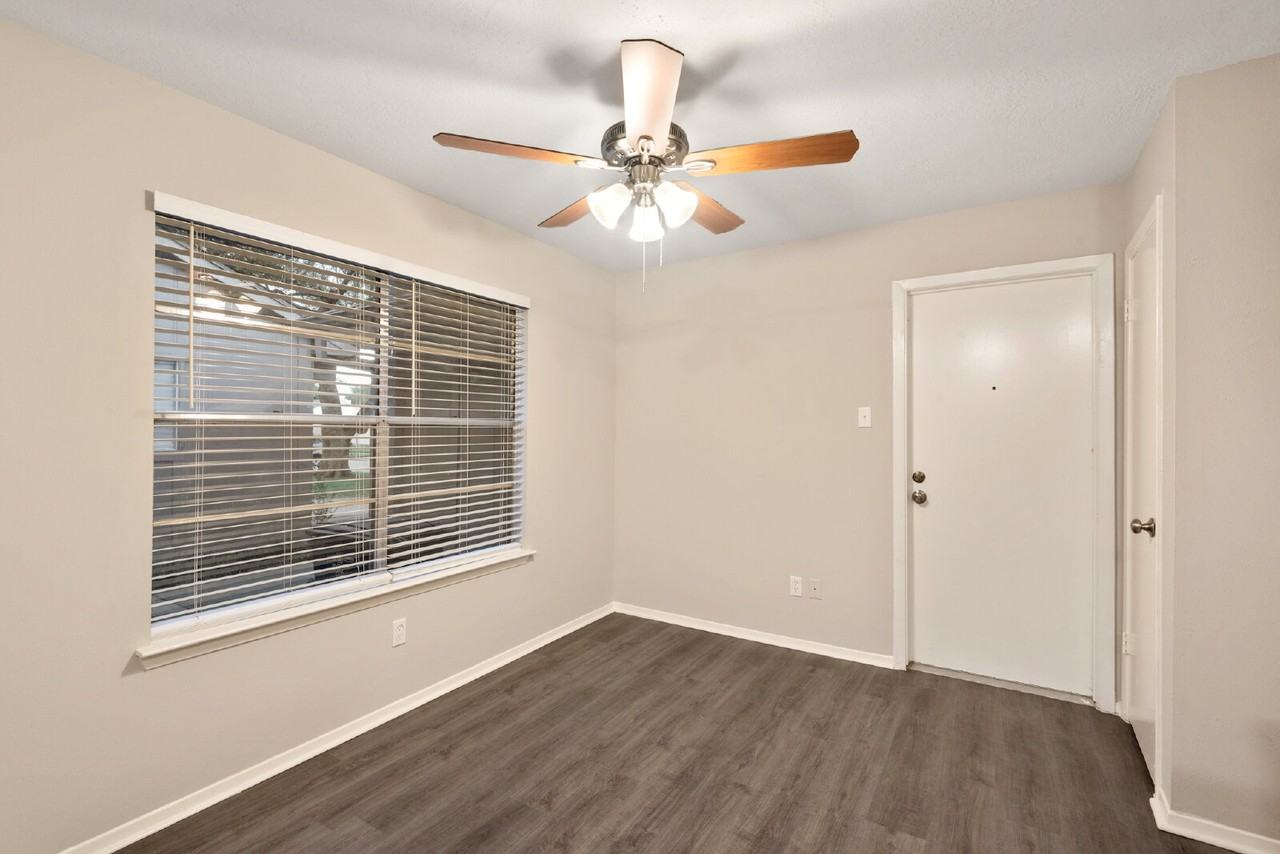 2411 Cypressvine Dr - Photo 5 of 19