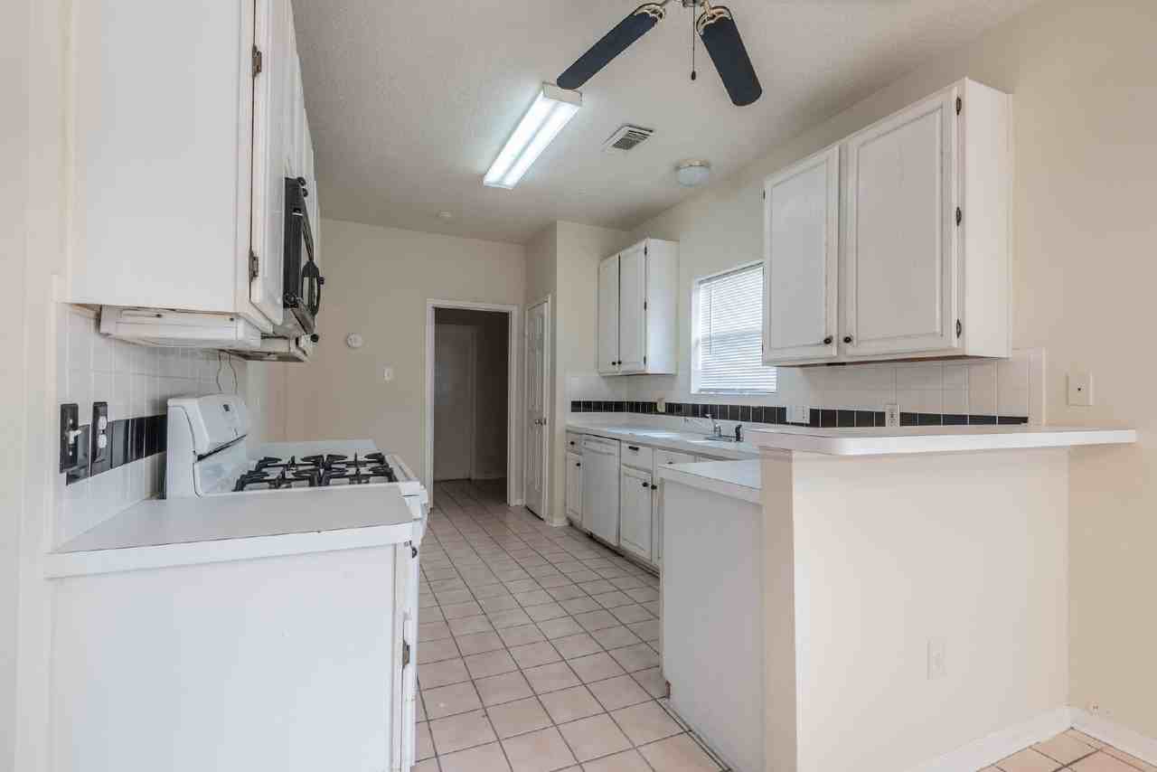 17030 Macleish Dr - Photo 2 of 22