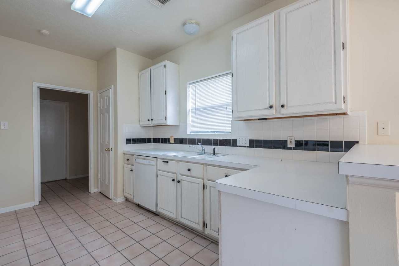 17030 Macleish Dr - Photo 3 of 22