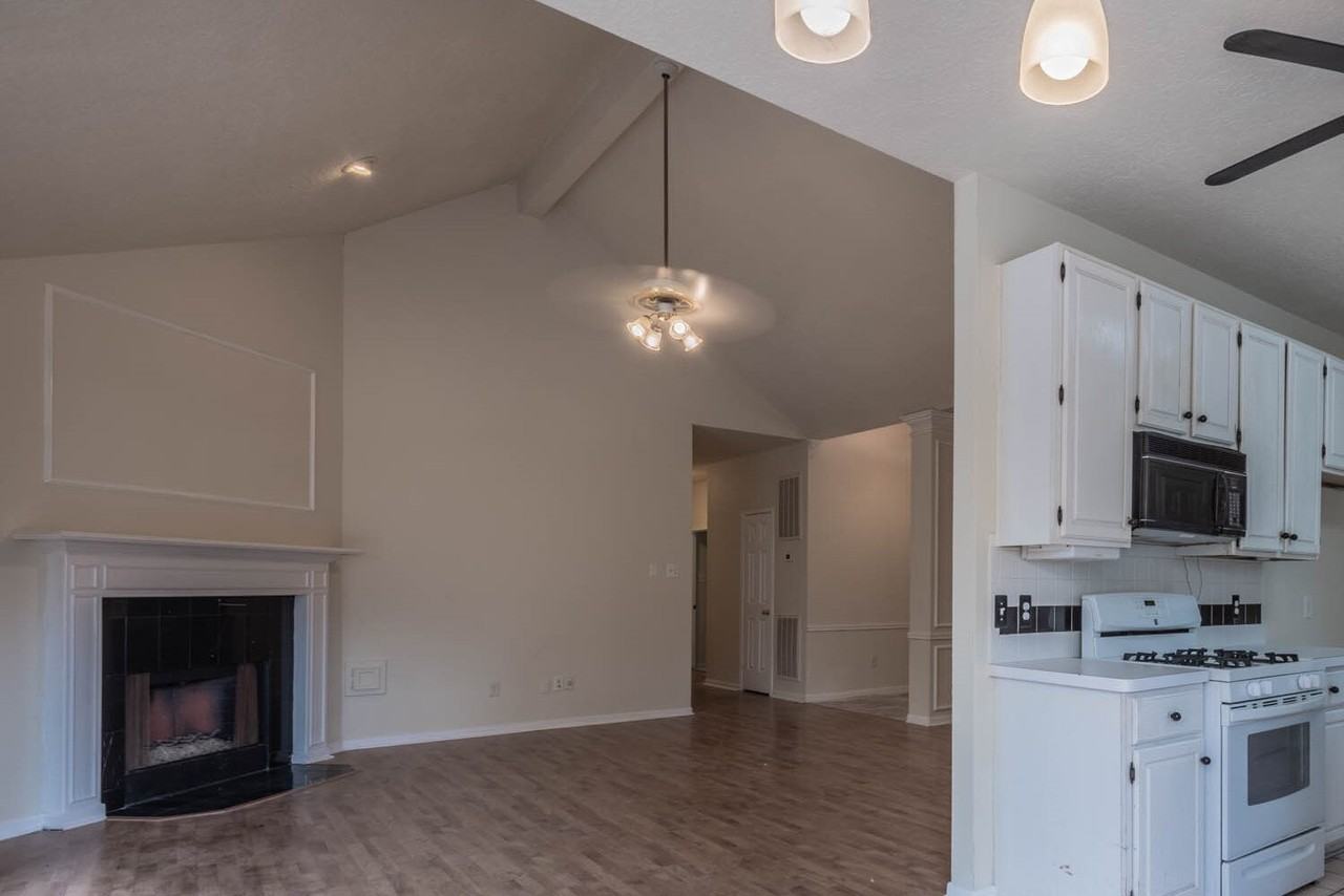 17030 Macleish Dr - Photo 5 of 22