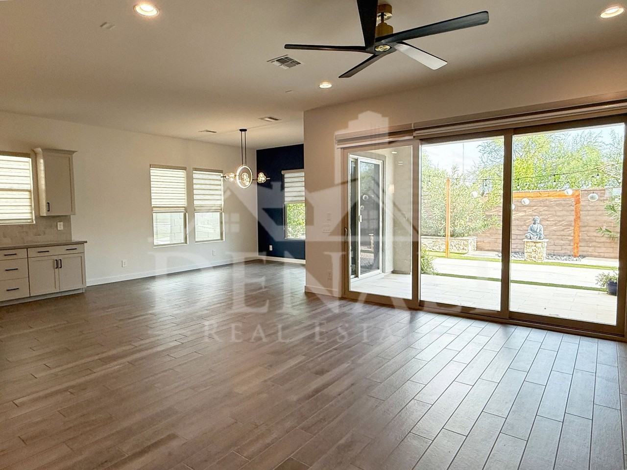 1447 E Flower St - Photo 4 of 39