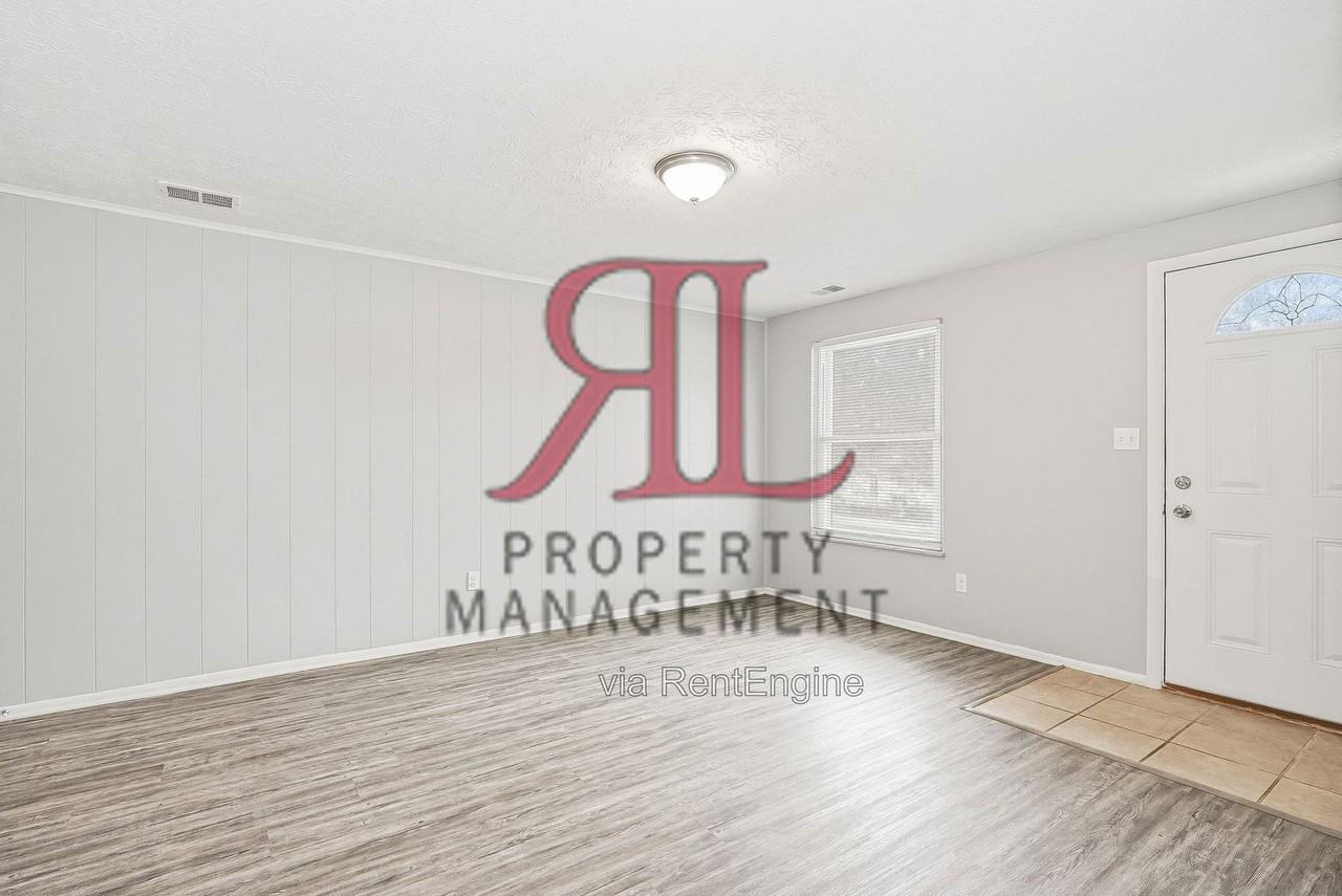771 Redford Ave - Photo 4 of 16