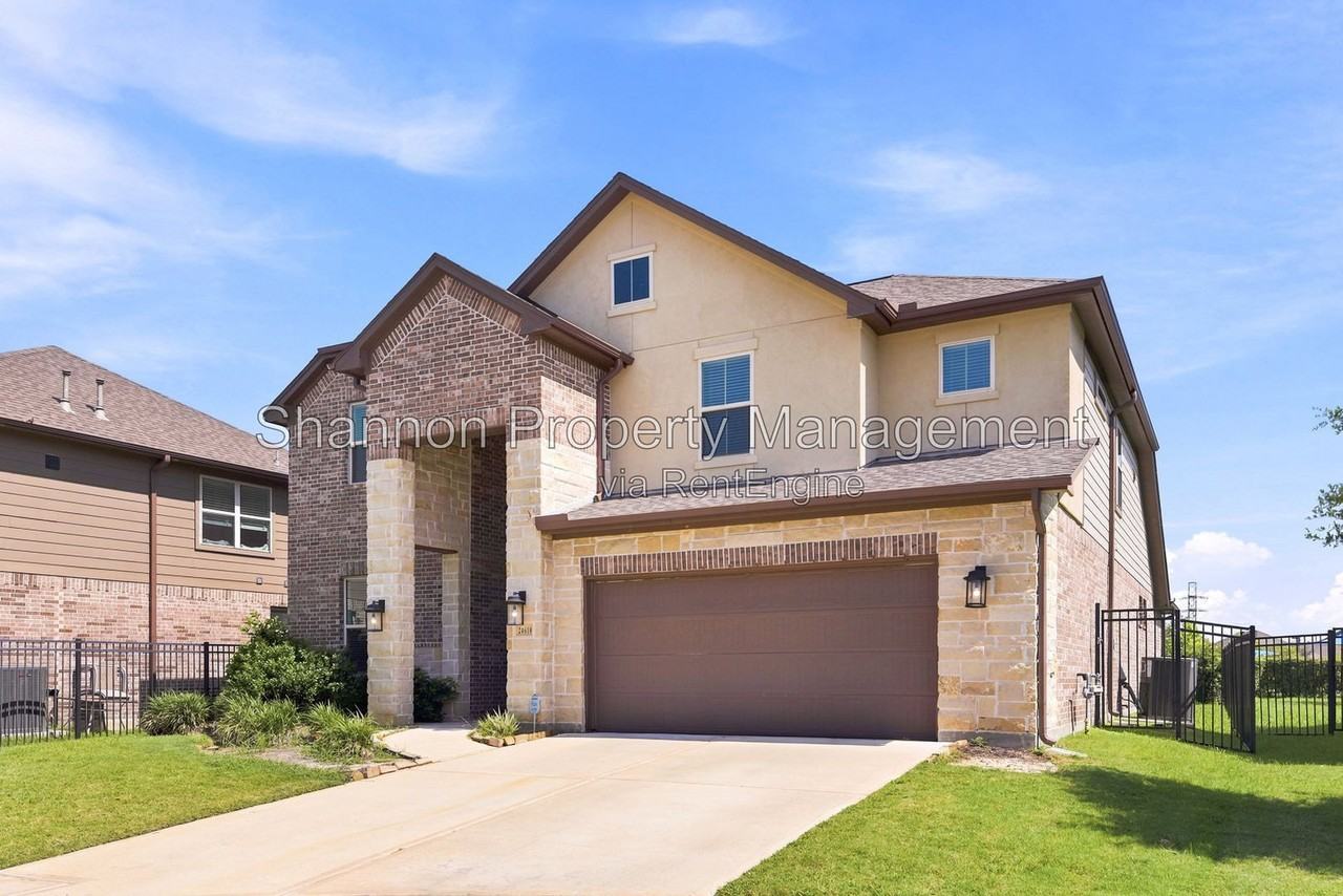 24610 Bardona Way - Photo 3 of 41