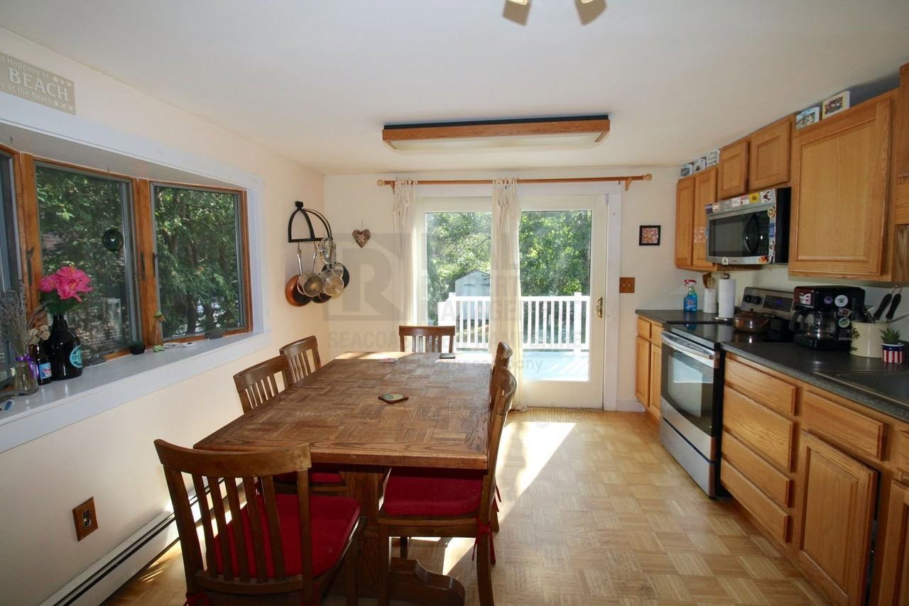 163 Winnacunnet Rd - Photo 7 of 29