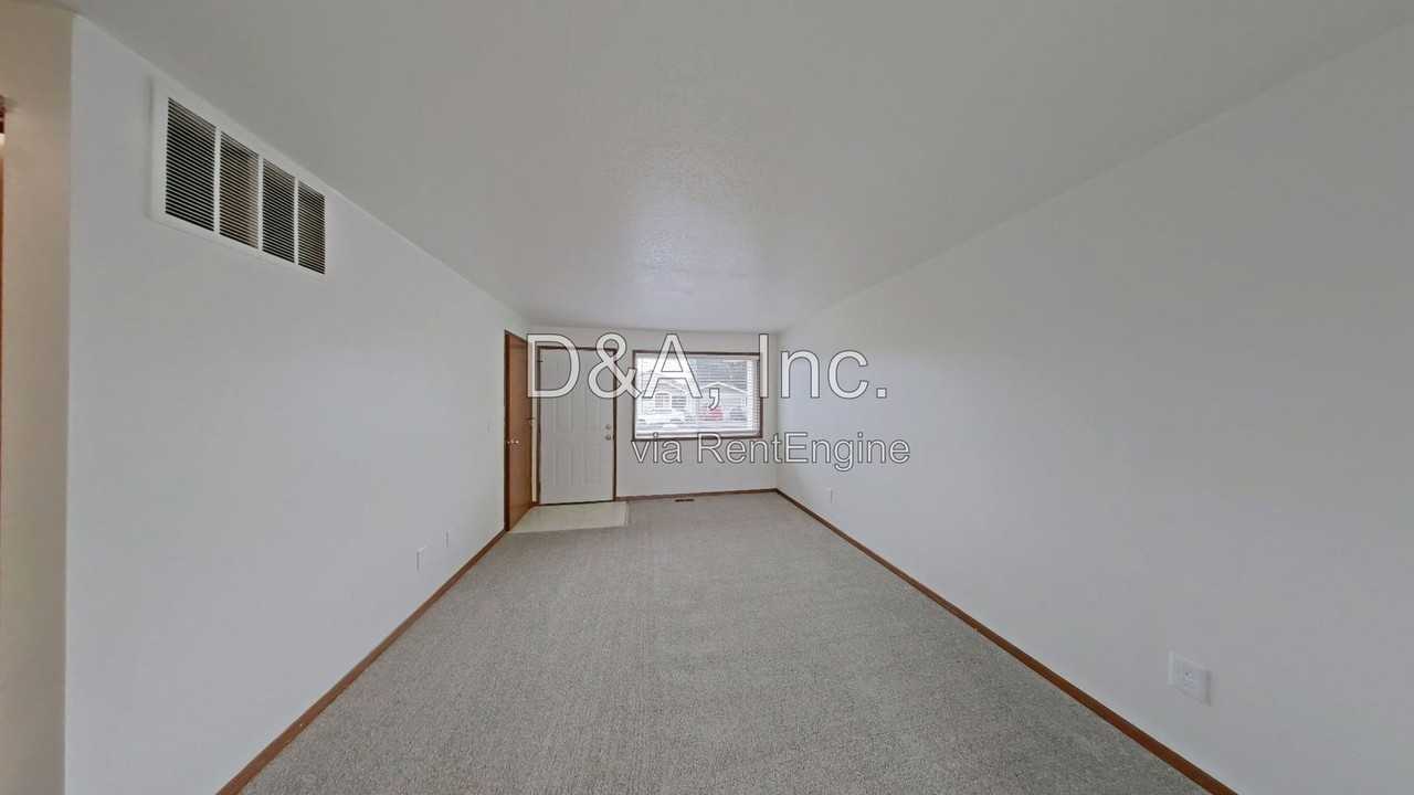 1451 Cedar St - Photo 3 of 12