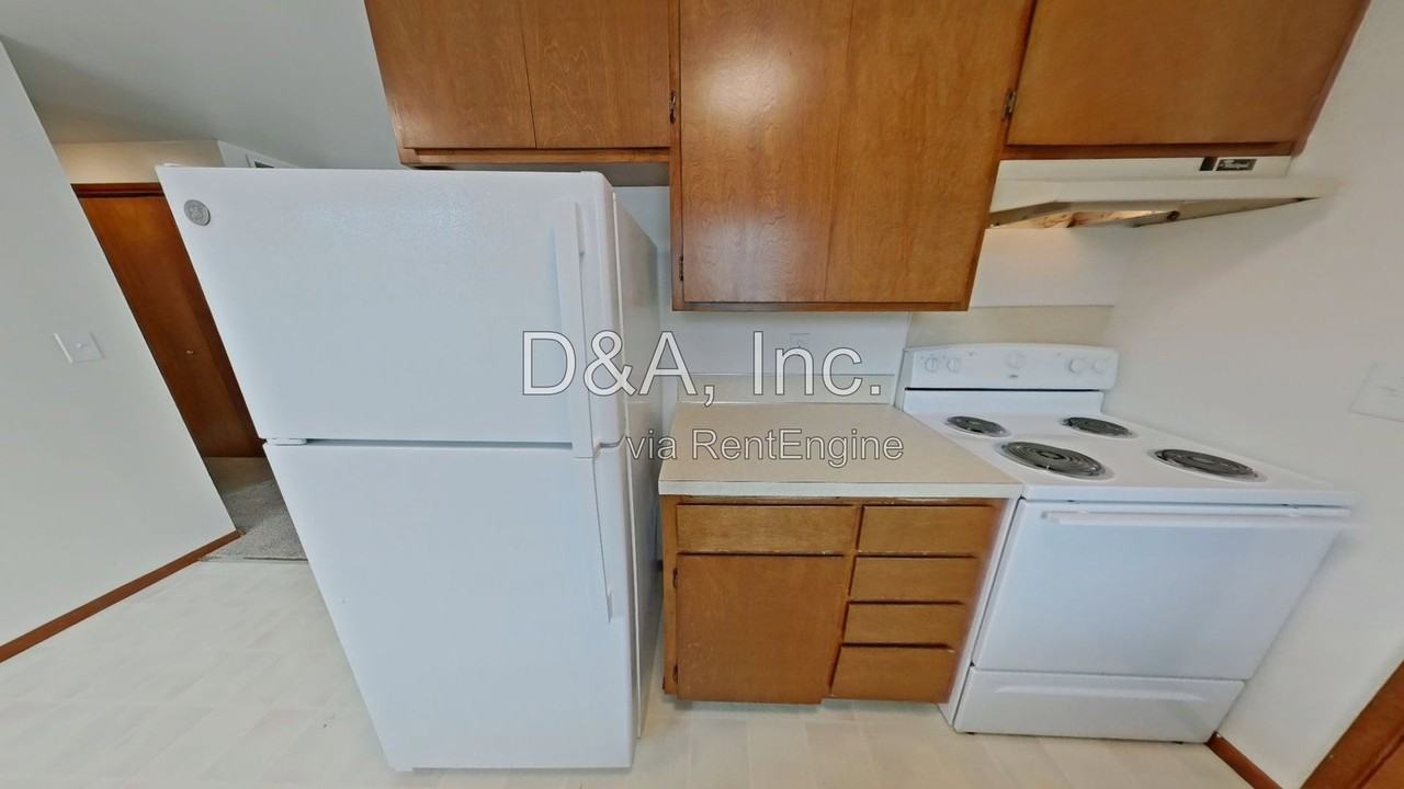 1451 Cedar St - Photo 4 of 12
