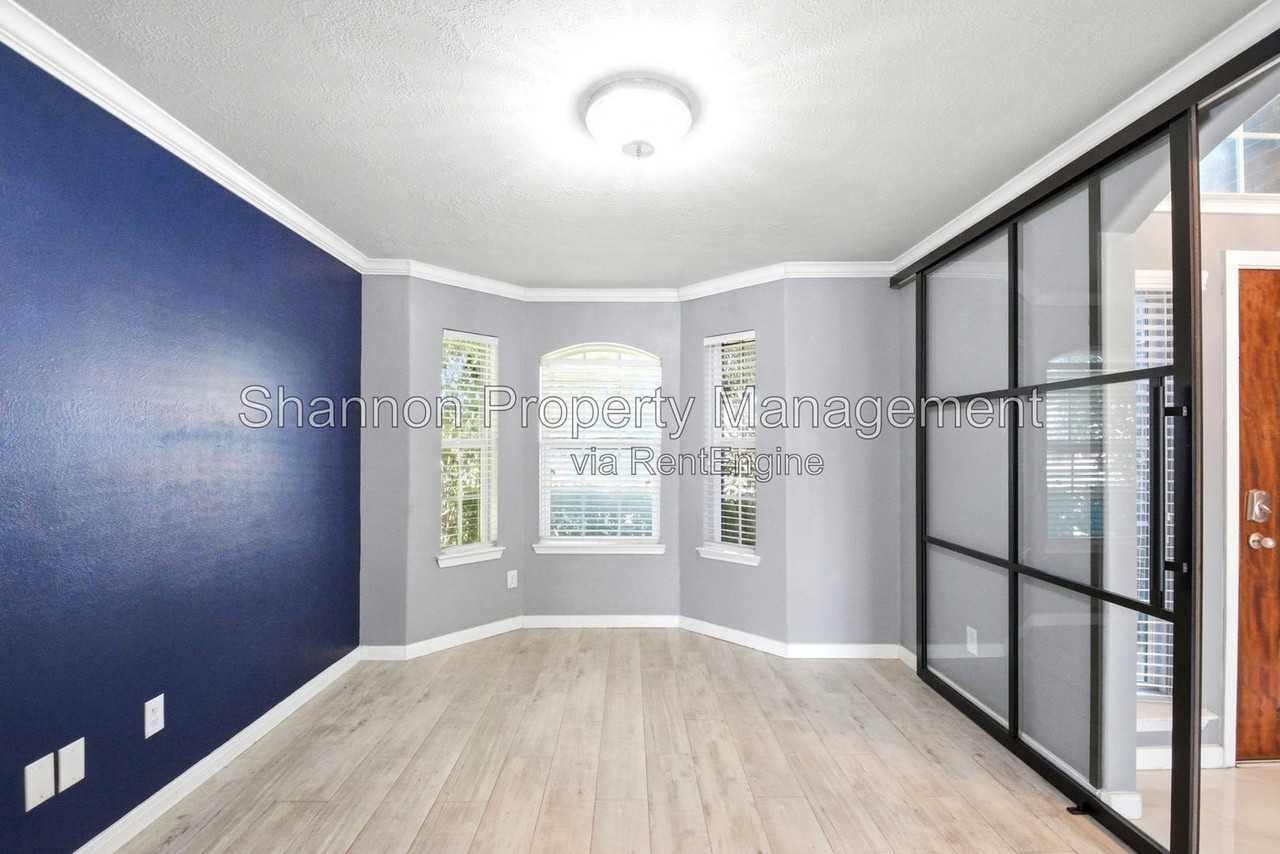 21103 N Valley Ct - Photo 4 of 22