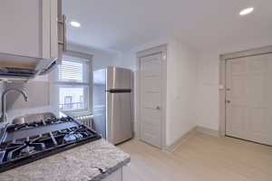 featured image of 40 W James St #7