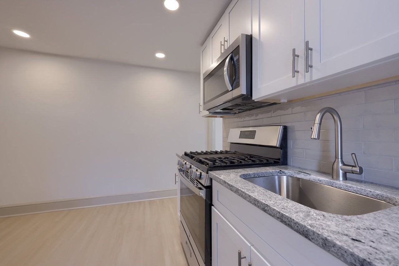 40 W James St #7 - Photo 5 of 14