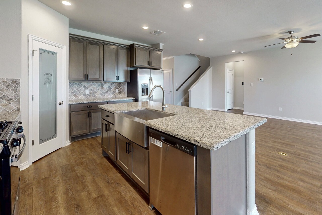 6346 Spartan Dr - Photo 2 of 31
