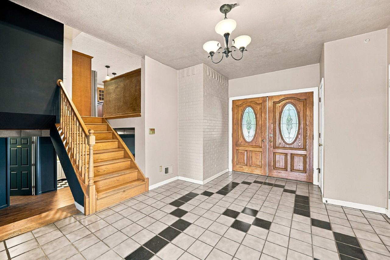 12822 Clermont St - Photo 4 of 39