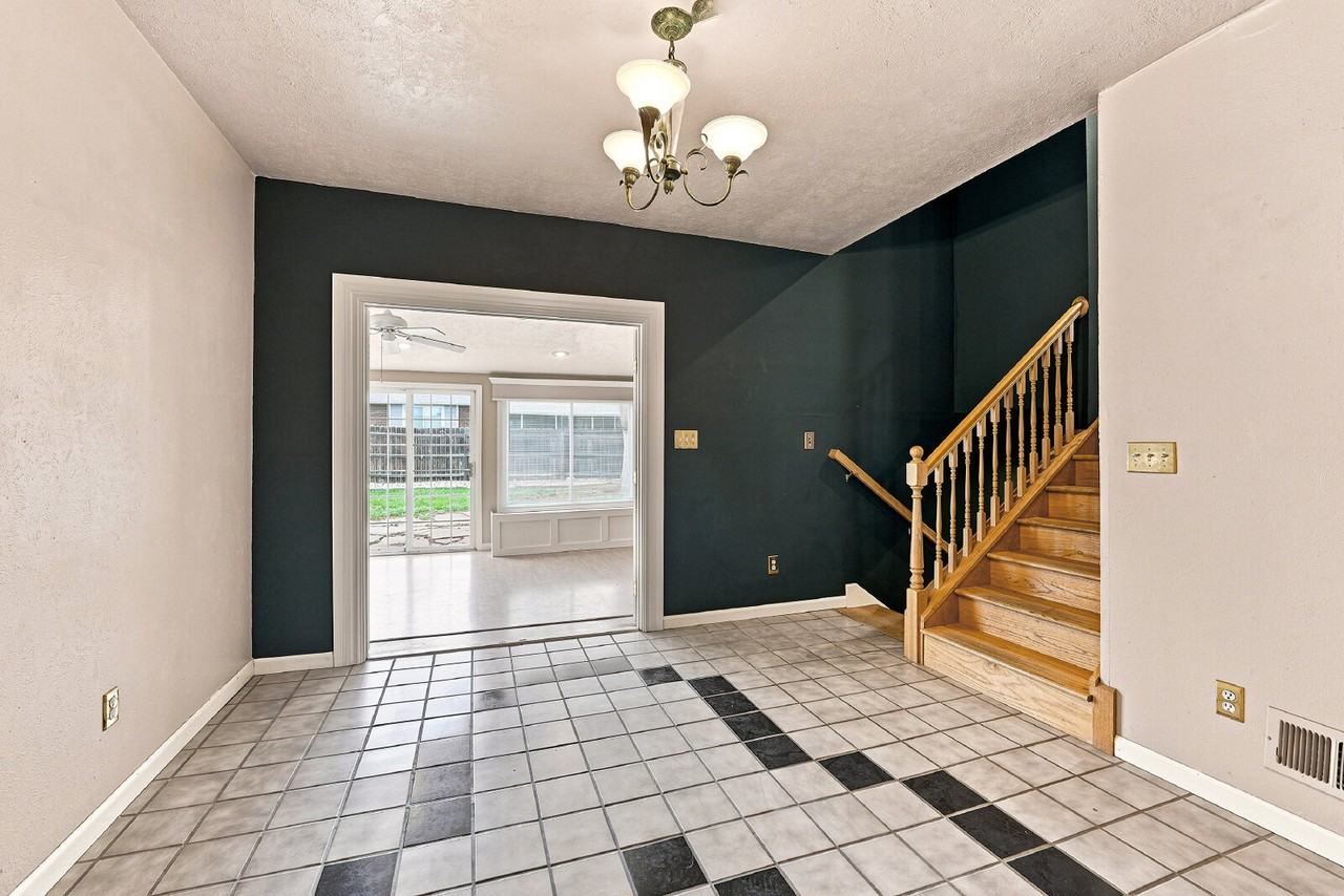 12822 Clermont St - Photo 5 of 39