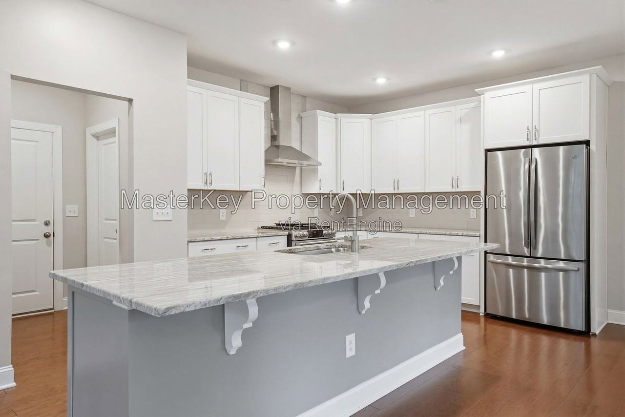 583 Rowanwood Way - Photo 3 of 35