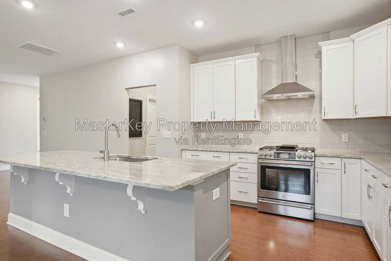 583 Rowanwood Way - Photo 4 of 35