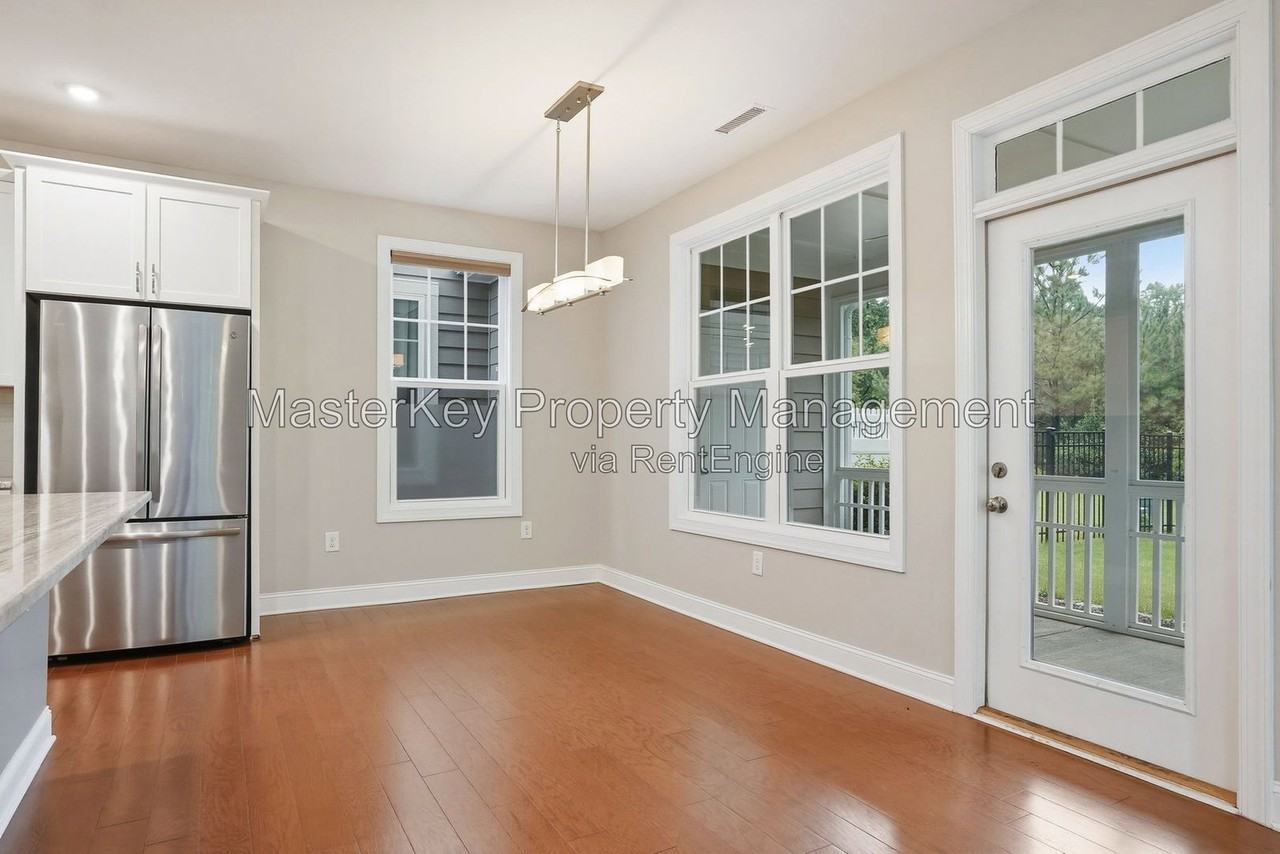 583 Rowanwood Way - Photo 6 of 35