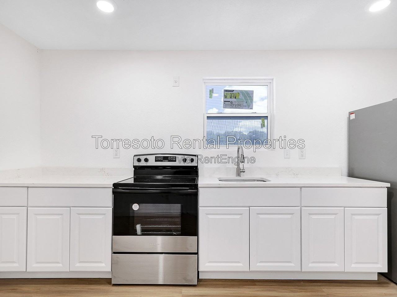 2326 Cincinnati Ave #D - Photo 2 of 24