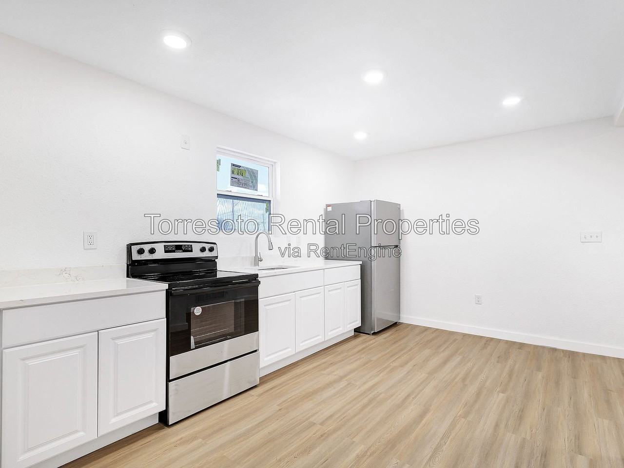 2326 Cincinnati Ave #D - Photo 3 of 24