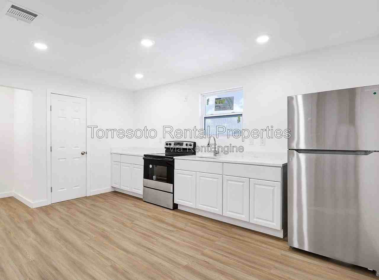 2326 Cincinnati Ave #D - Photo 4 of 24
