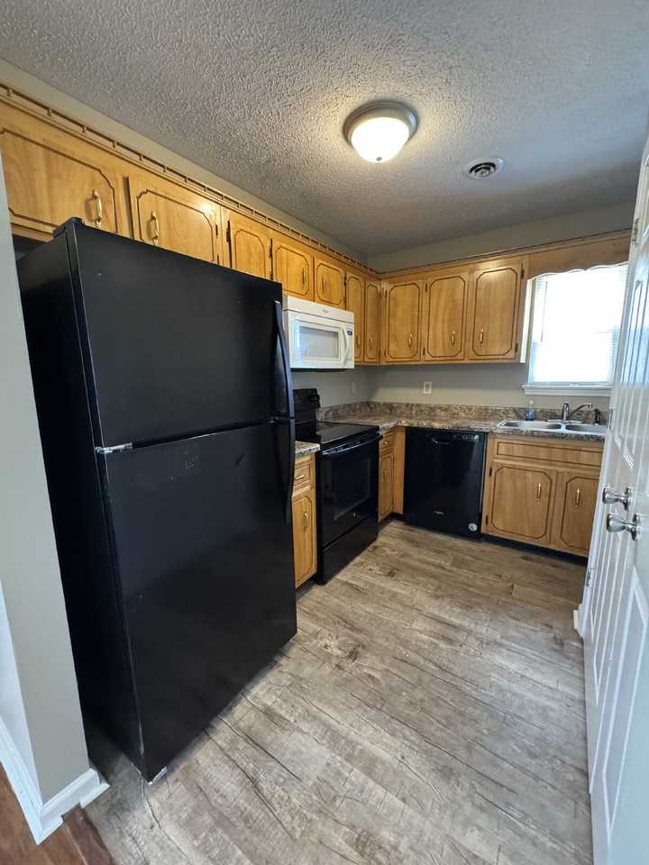 415 Eddy St - Photo 6 of 17