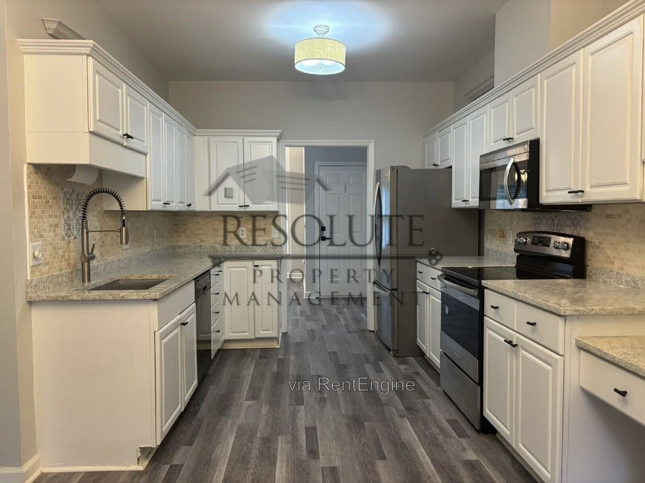 100 Woodbend Ct - Photo 2 of 15