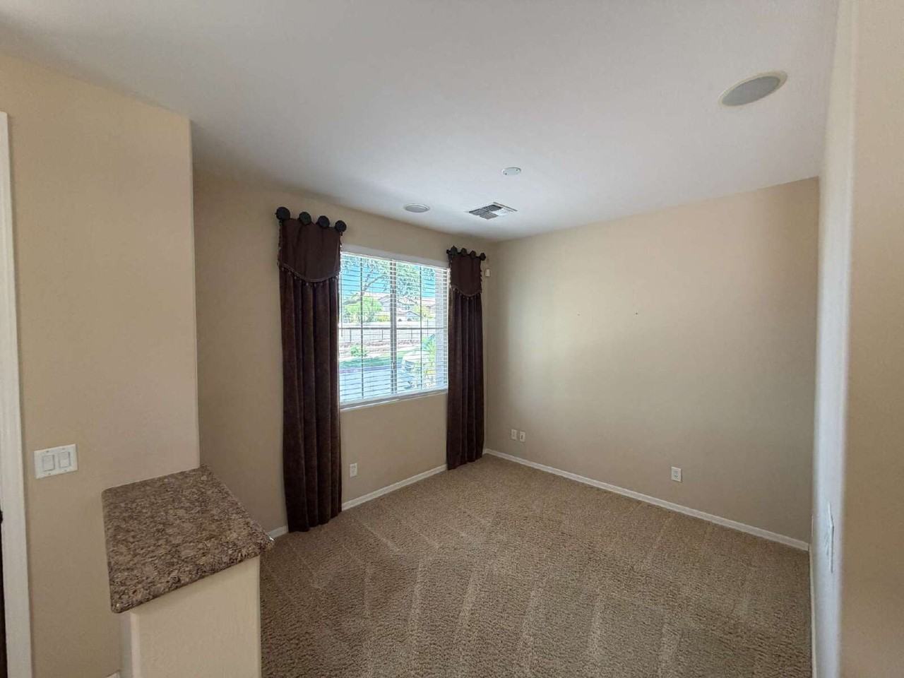 5621 E Adrian Ave - Photo 7 of 36